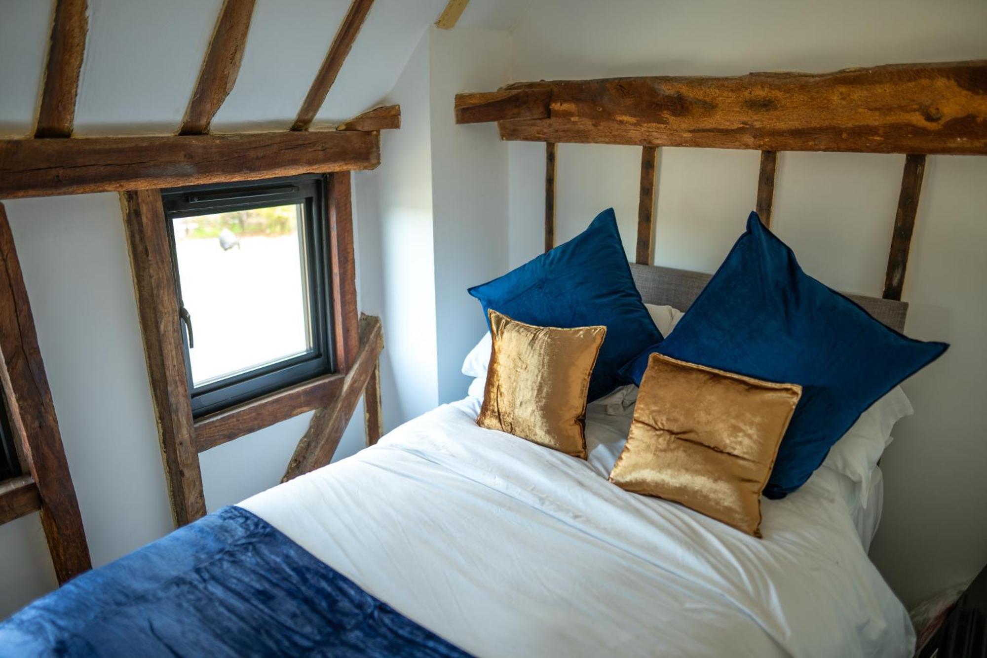Bed and Breakfast The Barn At Chart Hills Biddenden Exterior foto