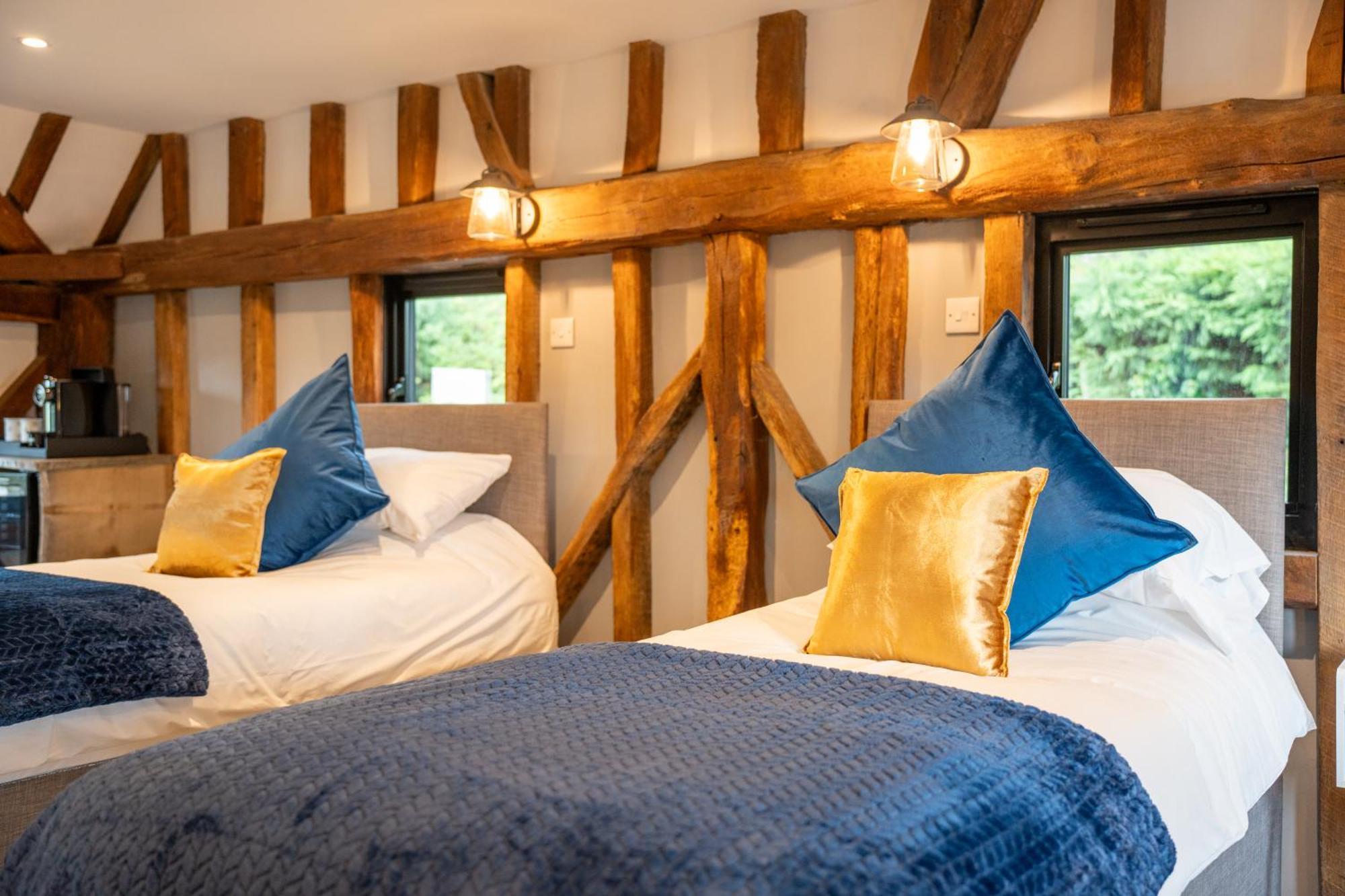 Bed and Breakfast The Barn At Chart Hills Biddenden Exterior foto